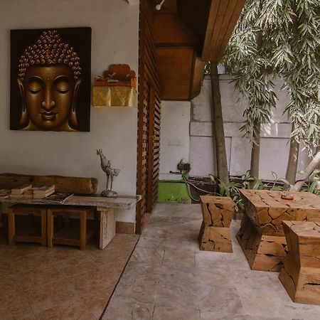 Bale Seminyak Bed & Breakfast Exterior photo
