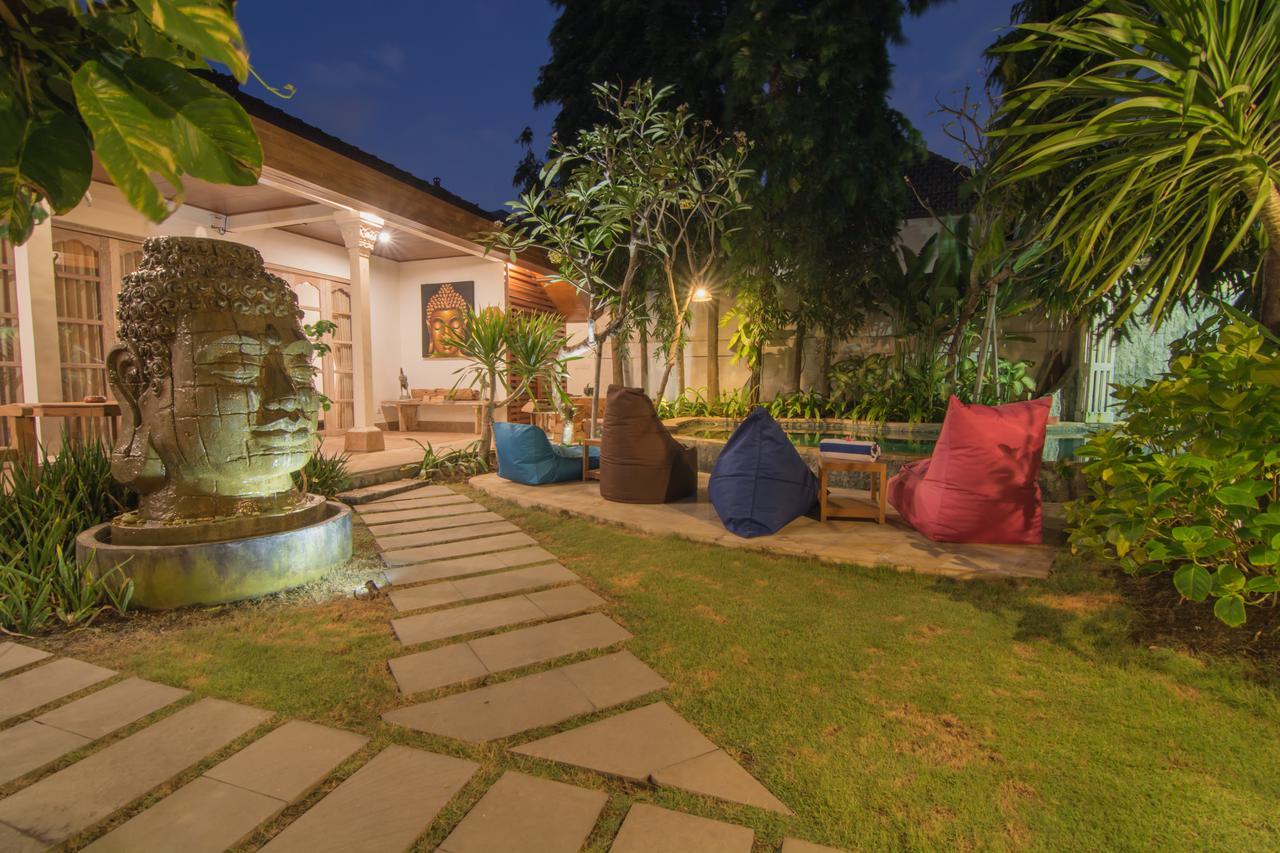 Bale Seminyak Bed & Breakfast Exterior photo