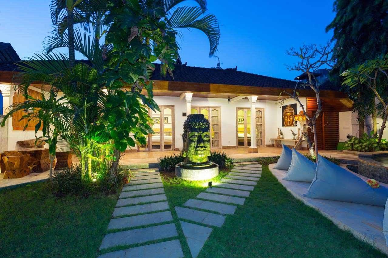 Bale Seminyak Bed & Breakfast Exterior photo