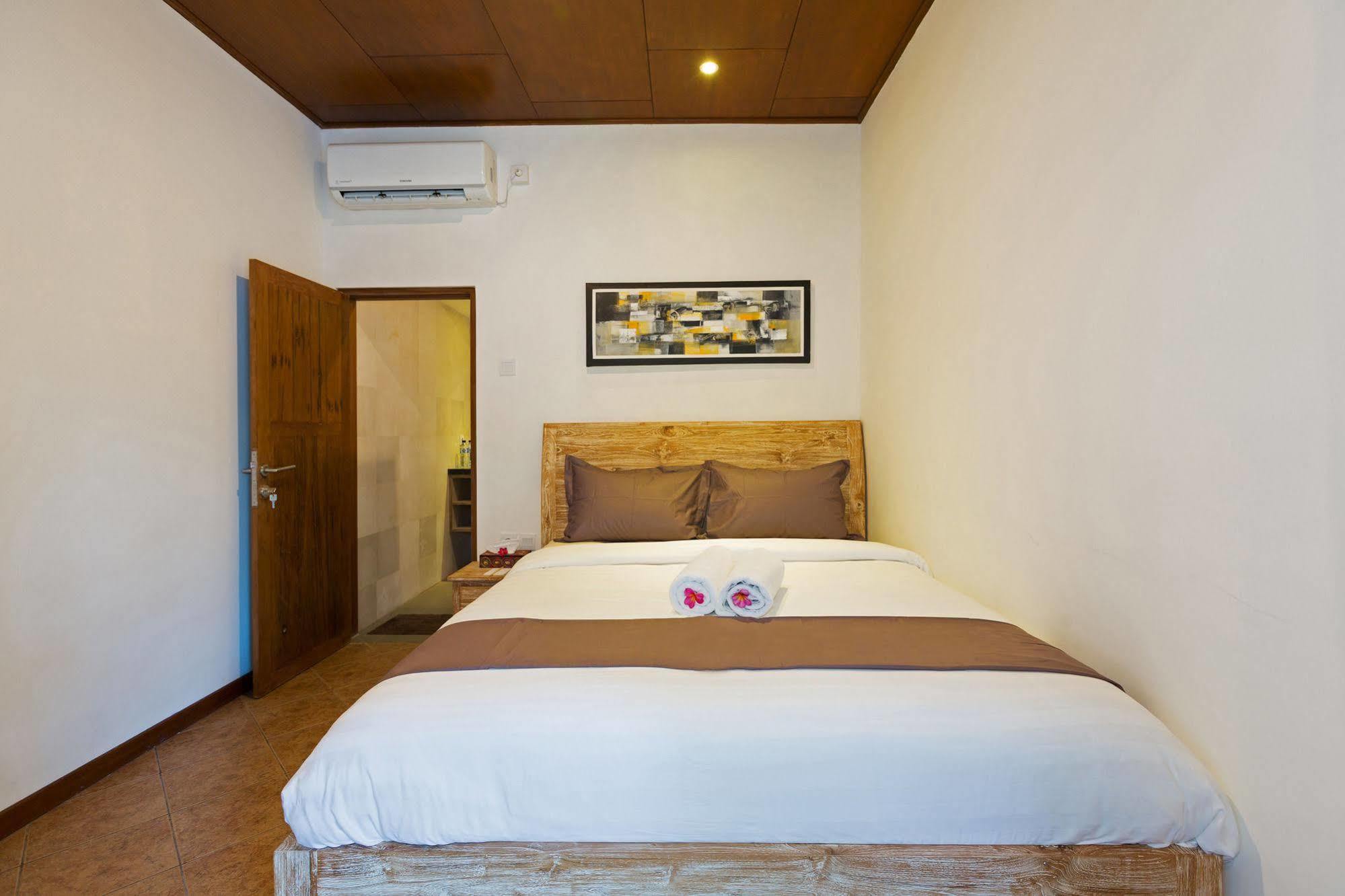 Bale Seminyak Bed & Breakfast Exterior photo