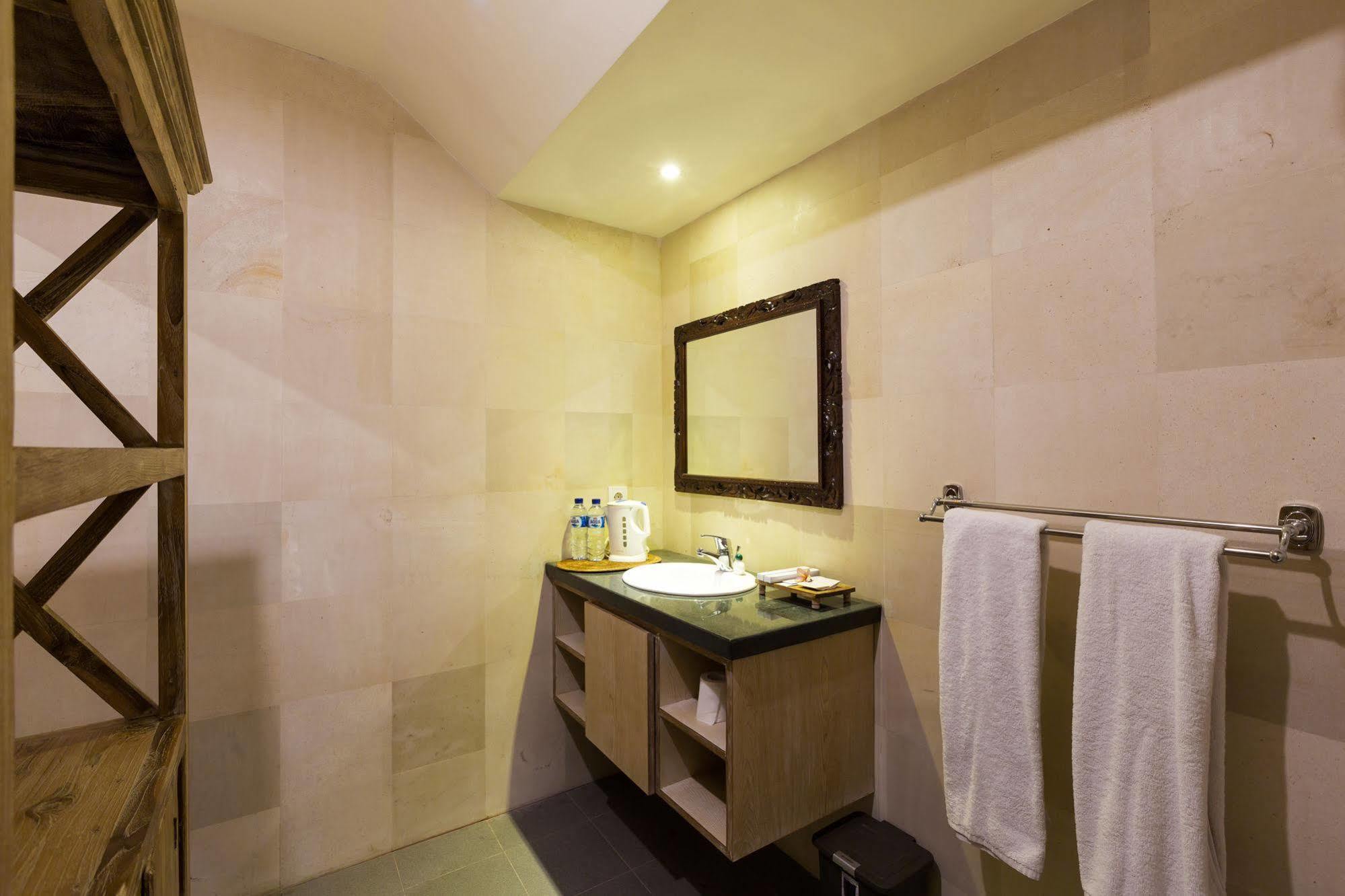 Bale Seminyak Bed & Breakfast Exterior photo
