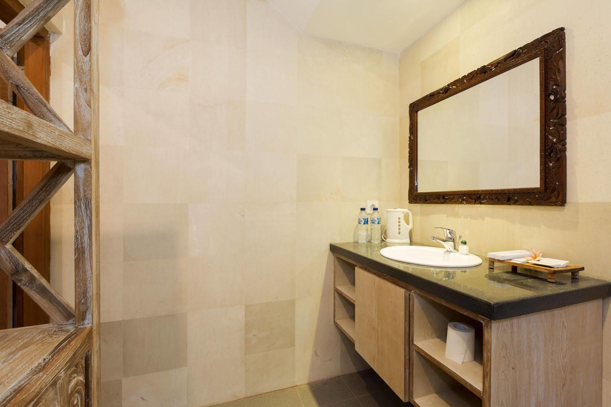 Bale Seminyak Bed & Breakfast Exterior photo