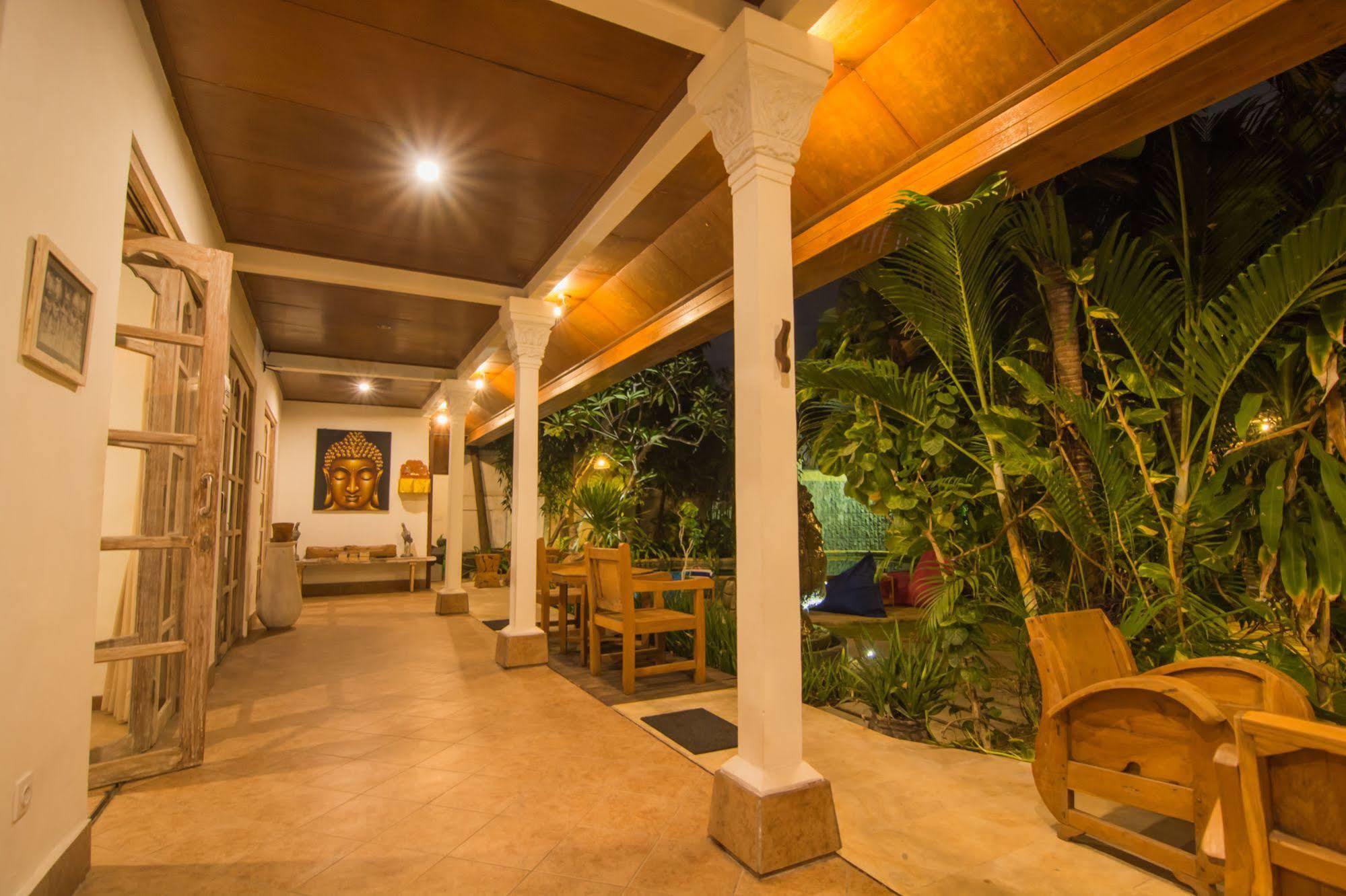 Bale Seminyak Bed & Breakfast Exterior photo