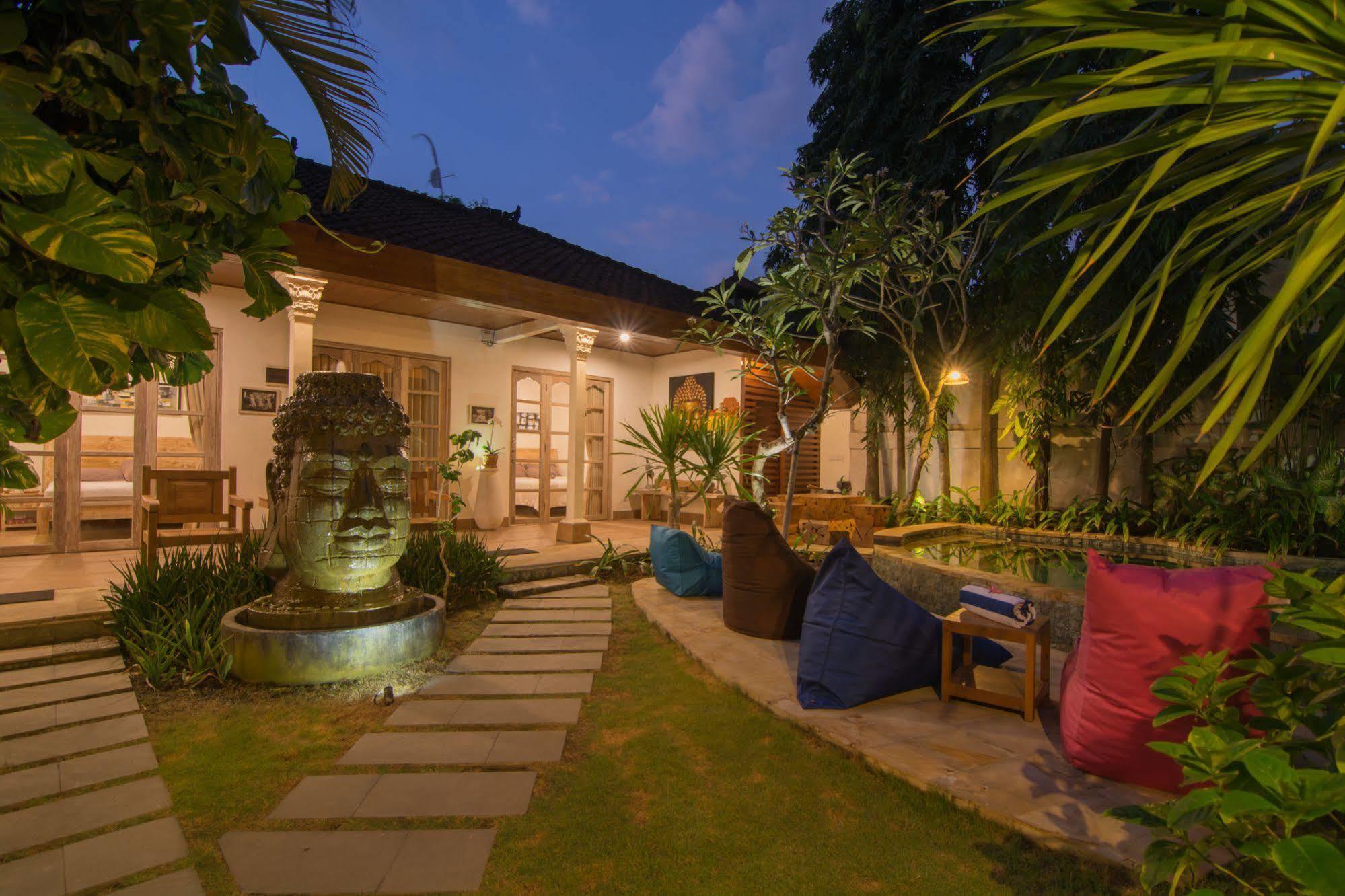 Bale Seminyak Bed & Breakfast Exterior photo