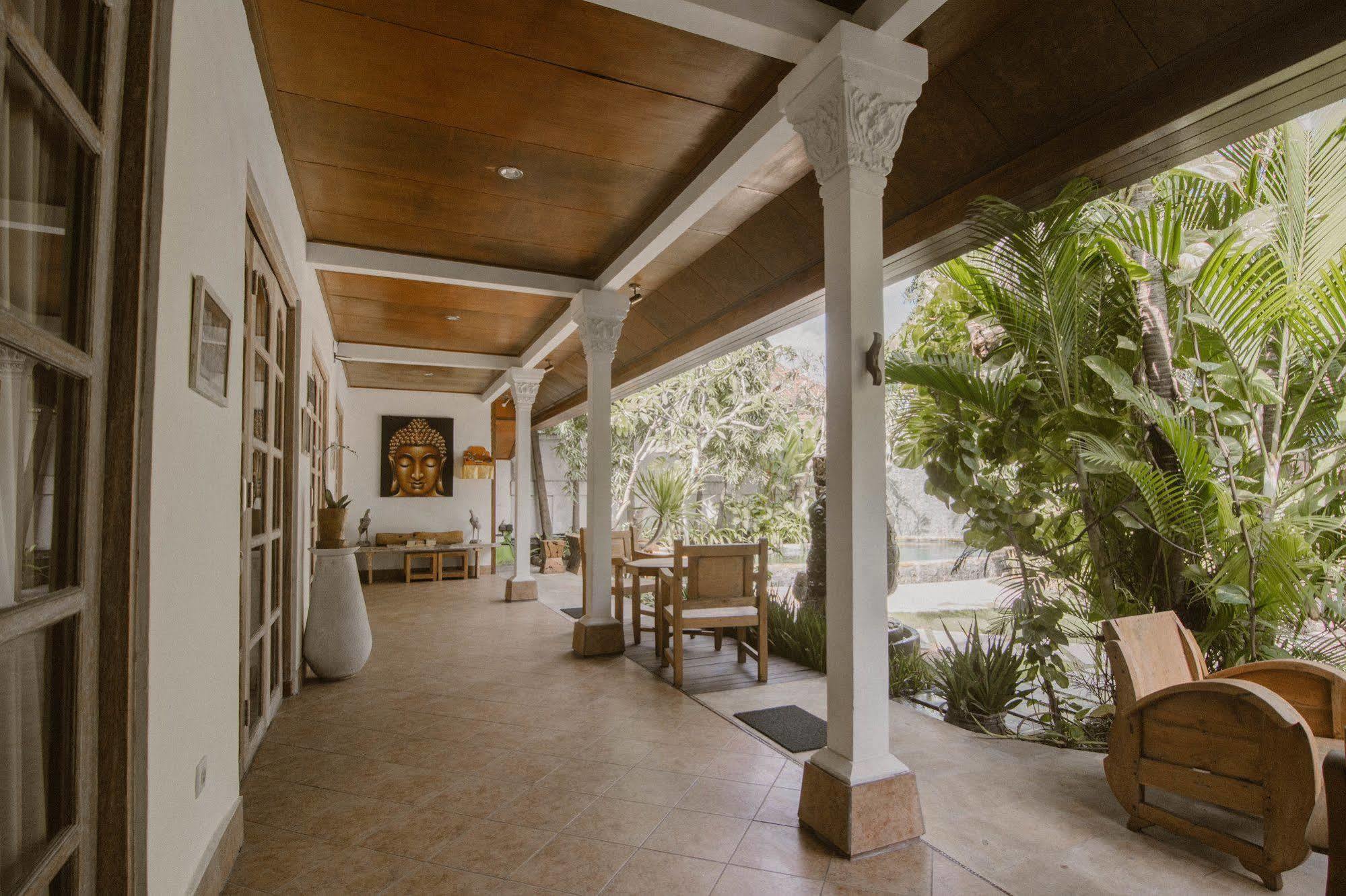 Bale Seminyak Bed & Breakfast Exterior photo